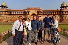 Travellers on a Manali tour with Jannat Travels